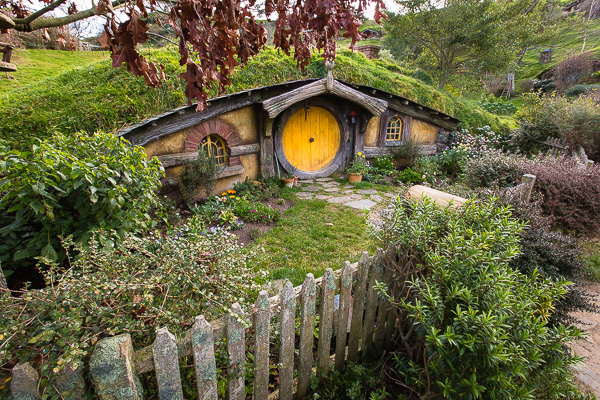 HobbitonYellowDoor