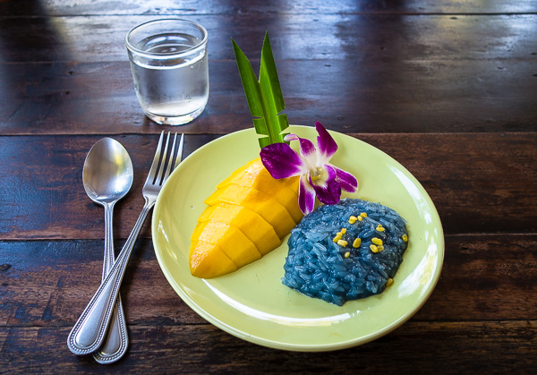 Here is the mango sticky rice that I made at our cooking class. 