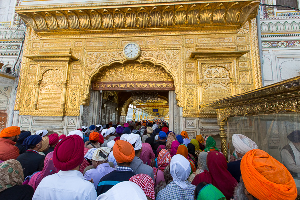 The queue to enter the Golden Temple is long, but provides a time for meditation and prayer. 